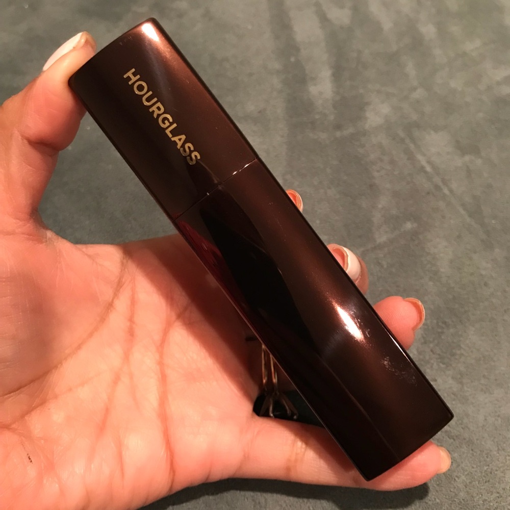 Hourglass Foundation Stick